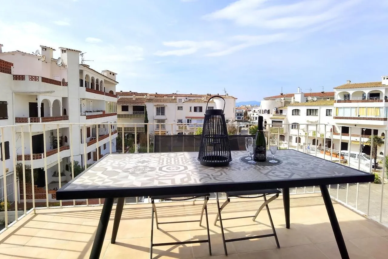 Leon Inmo Apartment Chanel - 15777 Empuriabrava Španělsko