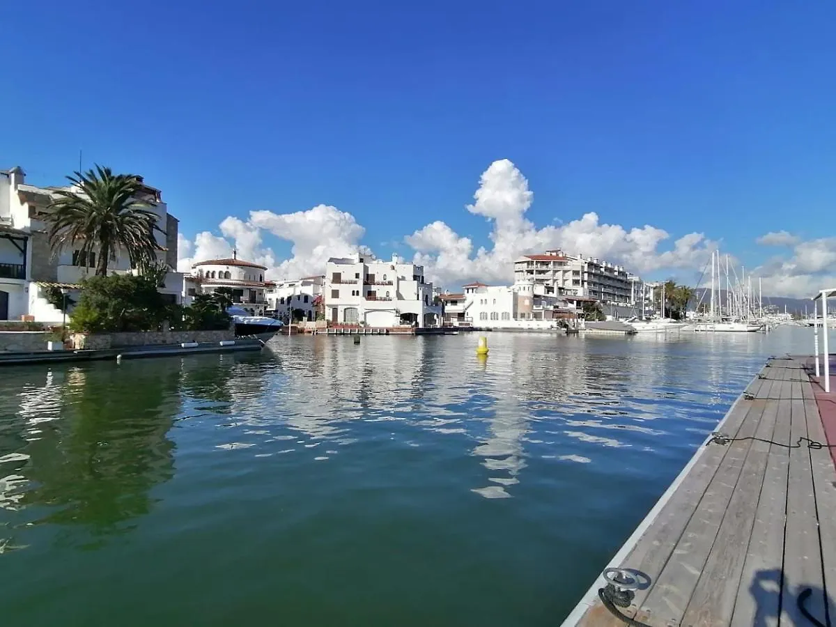 Leon Inmo Apartment Chanel - 15777 Empuriabrava Španělsko