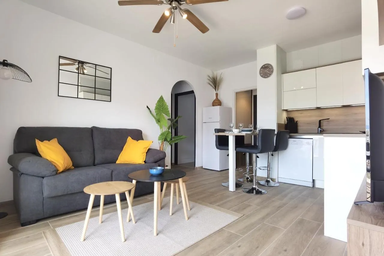 Leon Inmo Apartment Chanel - 15777 エンプリアブラバ
